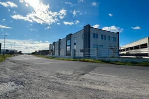 Capannone con piazzale a Santa Giusta