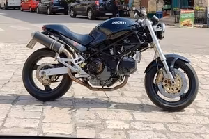 Ducati Monster 900 anno 1999