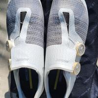 scarpe da ciclismo su strada 