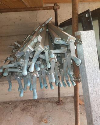 40 parapetti anticaduta 13 euro al pezzo