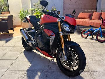 Triumph speed triple 1200 rs