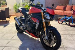 Triumph speed triple 1200 rs