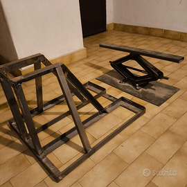 Cavalletto e stand per rimessaggio moto