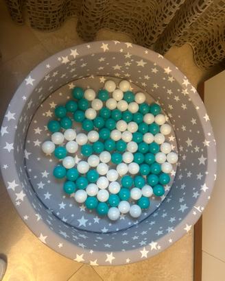 Piscina con palline