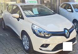 RENAULT CLIO 1.2 BENZINA 5 PORTE ANCHE PER NEOPATE