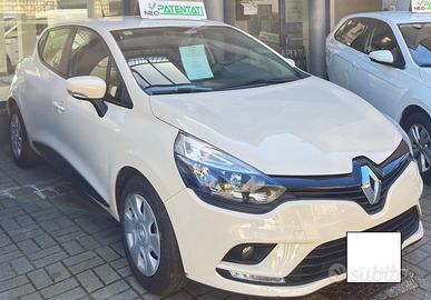RENAULT CLIO 1.2 BENZINA 5 PORTE ANCHE PER NEOPATE