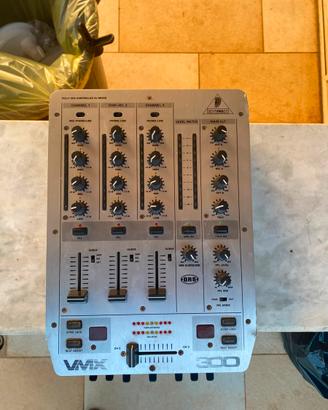 BHERINGER PRO MIXER VMX300 CONTROLLED DJ MIXER
