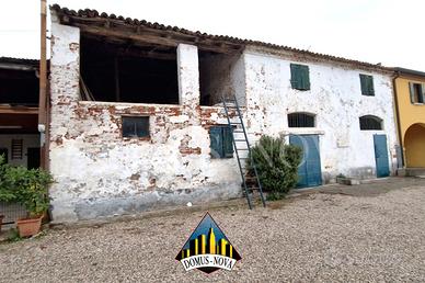 Porzione centrale di rustico anni '900