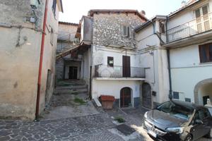 2 LOCALI A SCANDRIGLIA