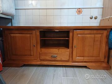 Mobile in legno massiccio