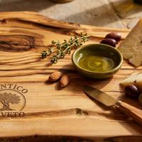 Tagliere in legno di ulivo fatto a mano 