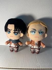 Peluche attack on titan levi e erwin