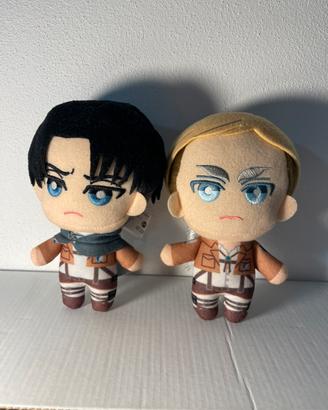 Peluche attack on titan levi e erwin