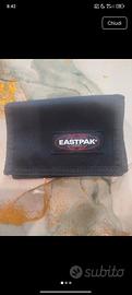 Portafoglio Eastpak nero con velcro e tasca portam