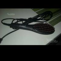 Piastra stira capelli a forma di spazzola
