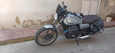 Moto Guzzi V7 - 2022