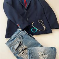 Giacca, jeans, bracciale, catena da pantalone