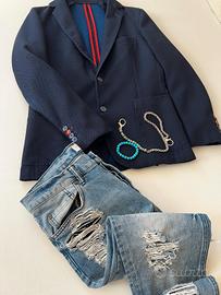 Giacca, jeans, bracciale, catena da pantalone