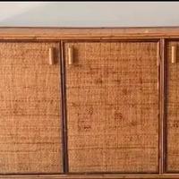 Mobile con esterno in vimini