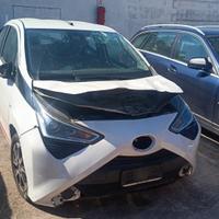 Toyota Aygo incidentata sinistrata