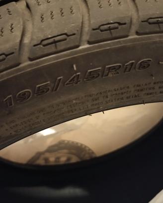 Pneumatici invernali 195 / 45 R16  84H