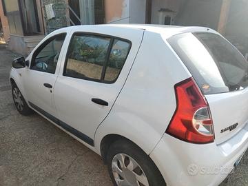 i Dacia Sandero 2009 carrozzeria e motore buoni