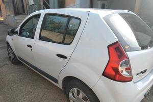 i Dacia Sandero 2009 carrozzeria e motore buoni