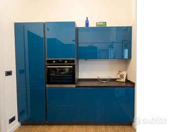 Cucina completa di elettrodomestici