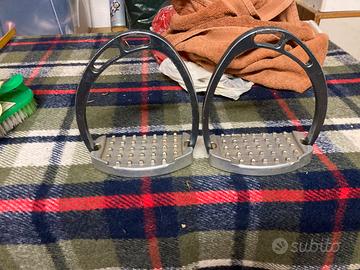 Staffe Equitaly sagomate con grip