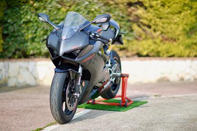 Ducati Panigale V2 Black 2024 – 3.600 km – 2028