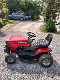 trattore agricolo tagliaerba 
