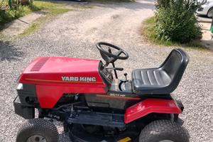 trattore agricolo tagliaerba 