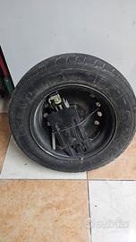 Ruotino di scorta con martinetto a manovella