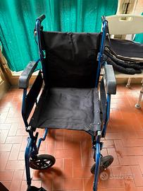Sedia pieghevole a rotelle, come nuova
