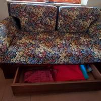 Divano due posti con cassettone 