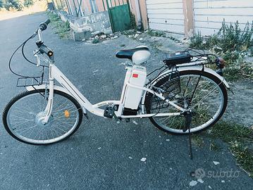 bicicletta a pedalata assistita 