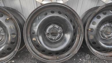 2 cerchi in ferro da 16 pollici con copricerchi