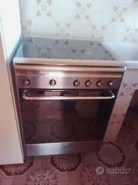 cucina a 4 fornelli e forno con bombola a gas 