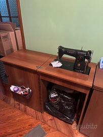 Macchina da cucire Singer con mobile