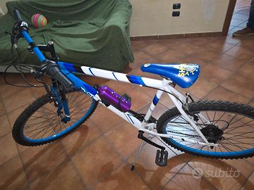 MTB bici mountain bike bianca e blu