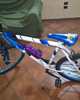 MTB bici mountain bike bianca e blu