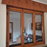 Finestre con vetro temperato in legno e finestre i