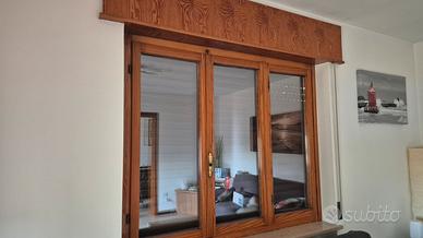 Finestre con vetro temperato in legno e finestre i