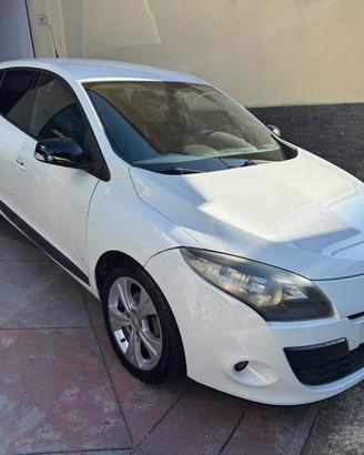 RENAULT Megane Mégane 1.5 dCi 110CV EDC Attracti