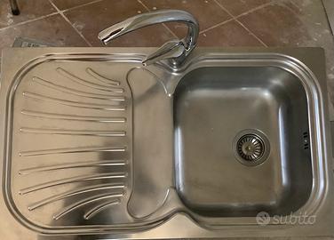 Lavabo con miscelatore