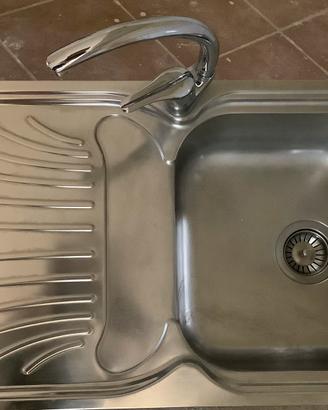 Lavabo con miscelatore