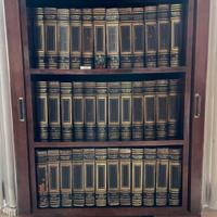 Encicl.TRECCANI 68 volumi  + mobiletto legno