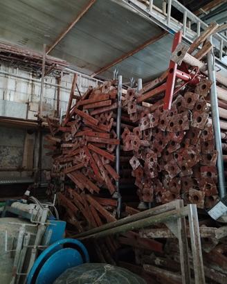 Puntelli di ferro