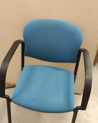 sedia blu o rossa 