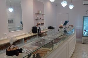 Negozio rivendita di alimentari e pasticceria